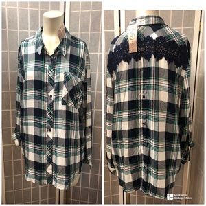 Como,Woman Shirts,Scottish green paintings,Size XXL,long sleeve,Back with lace.!